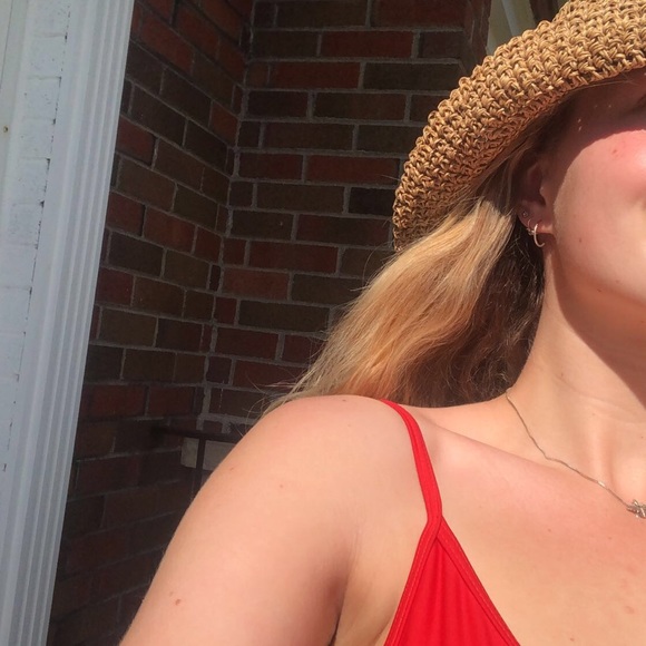 Meet your Posher, Laura - Picture 1 of 1